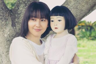 Dollhouse terror japonês sobre luto e obsessão estreia no Brasil em novembro