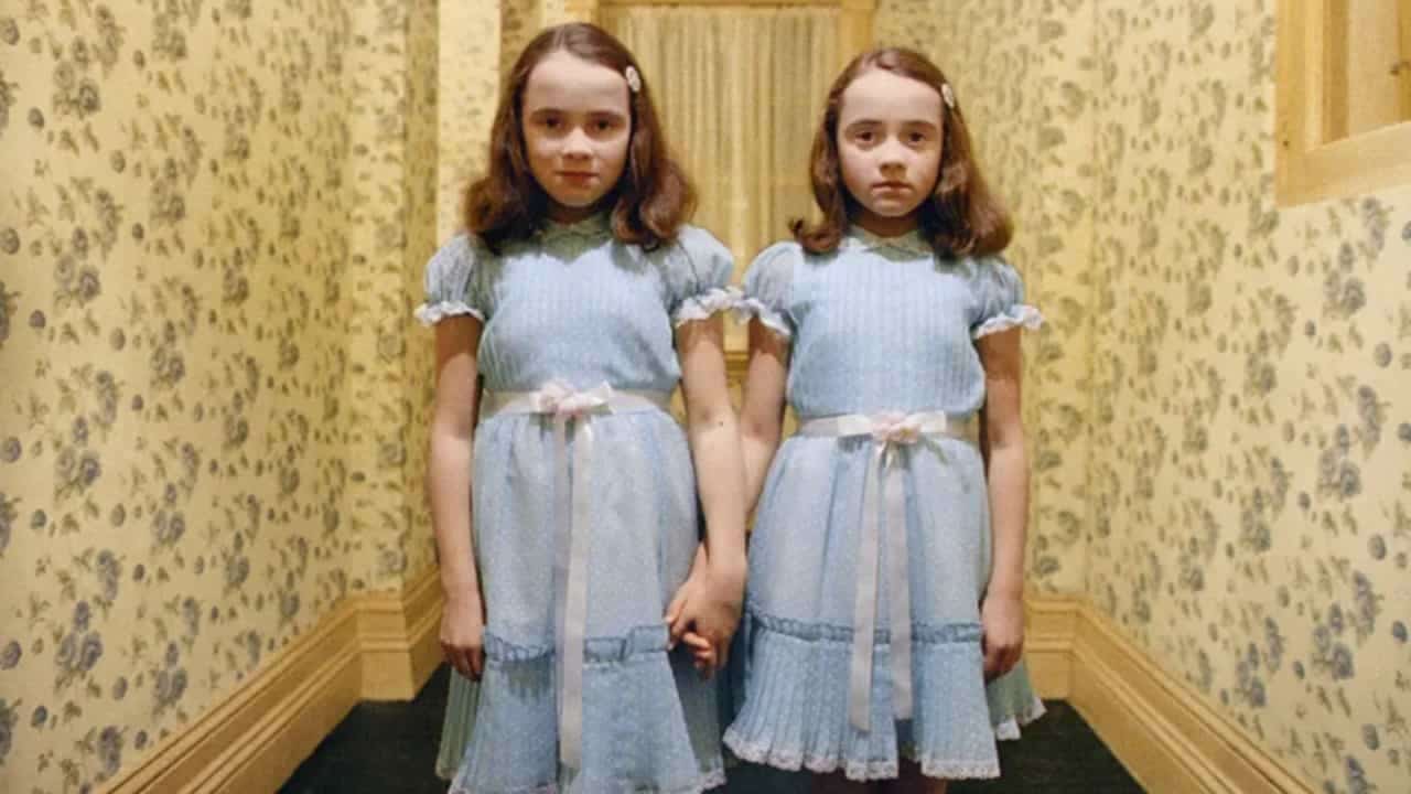 gemeas em o iluminado