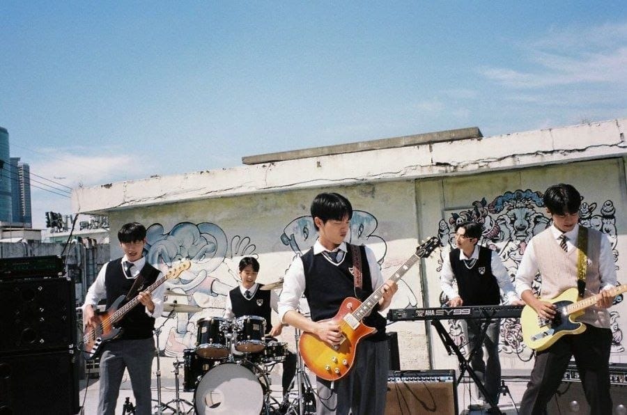 Banda "Viva La Vida", de Twinkling Watermelon.