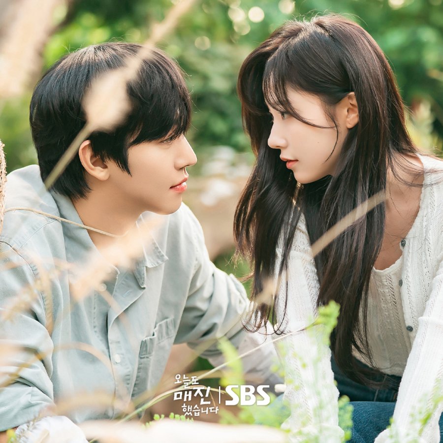 Ahn Hyo-seop e Chae Won-bin em Sold Out on You. Imagem via SBS/Netflix