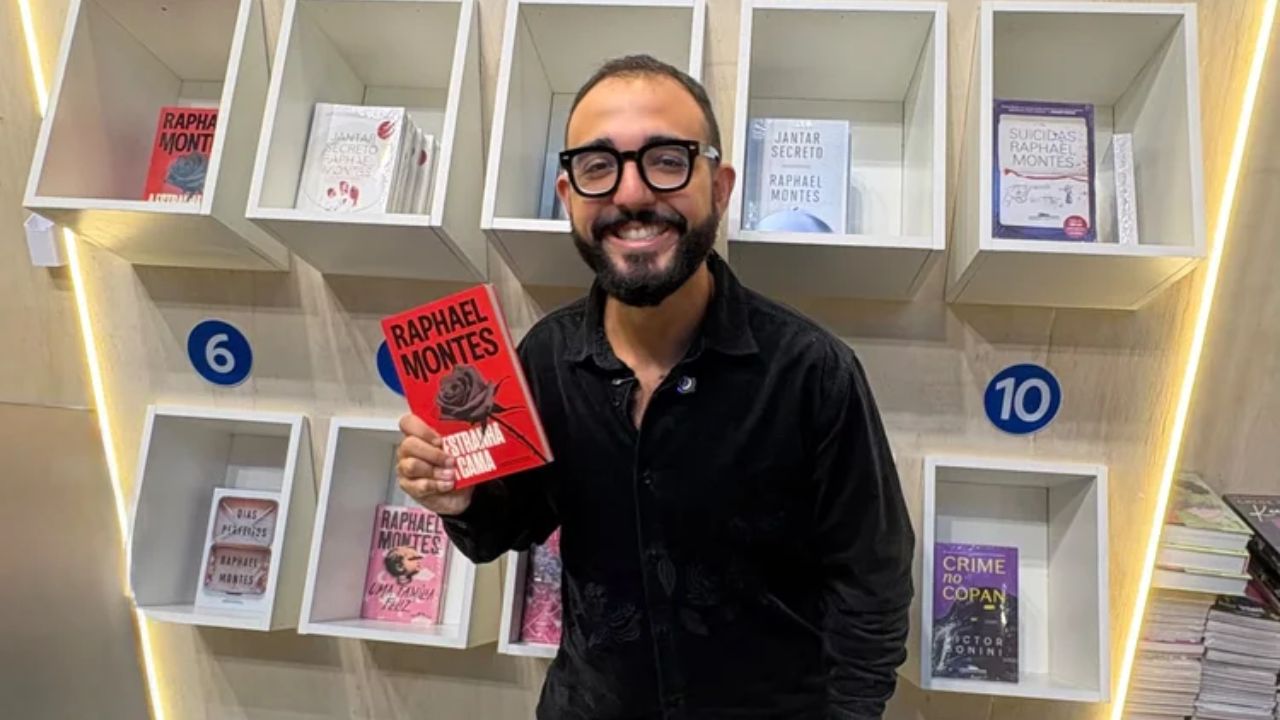 Raphael Montes domina vendas na Bienal do Livro de São Paulo