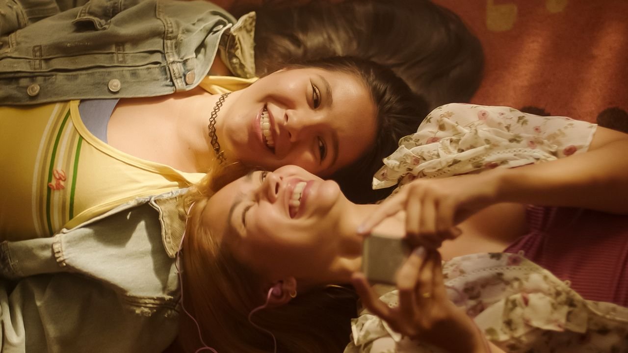 Romance Girls Like Girls ganha primeiro trailer